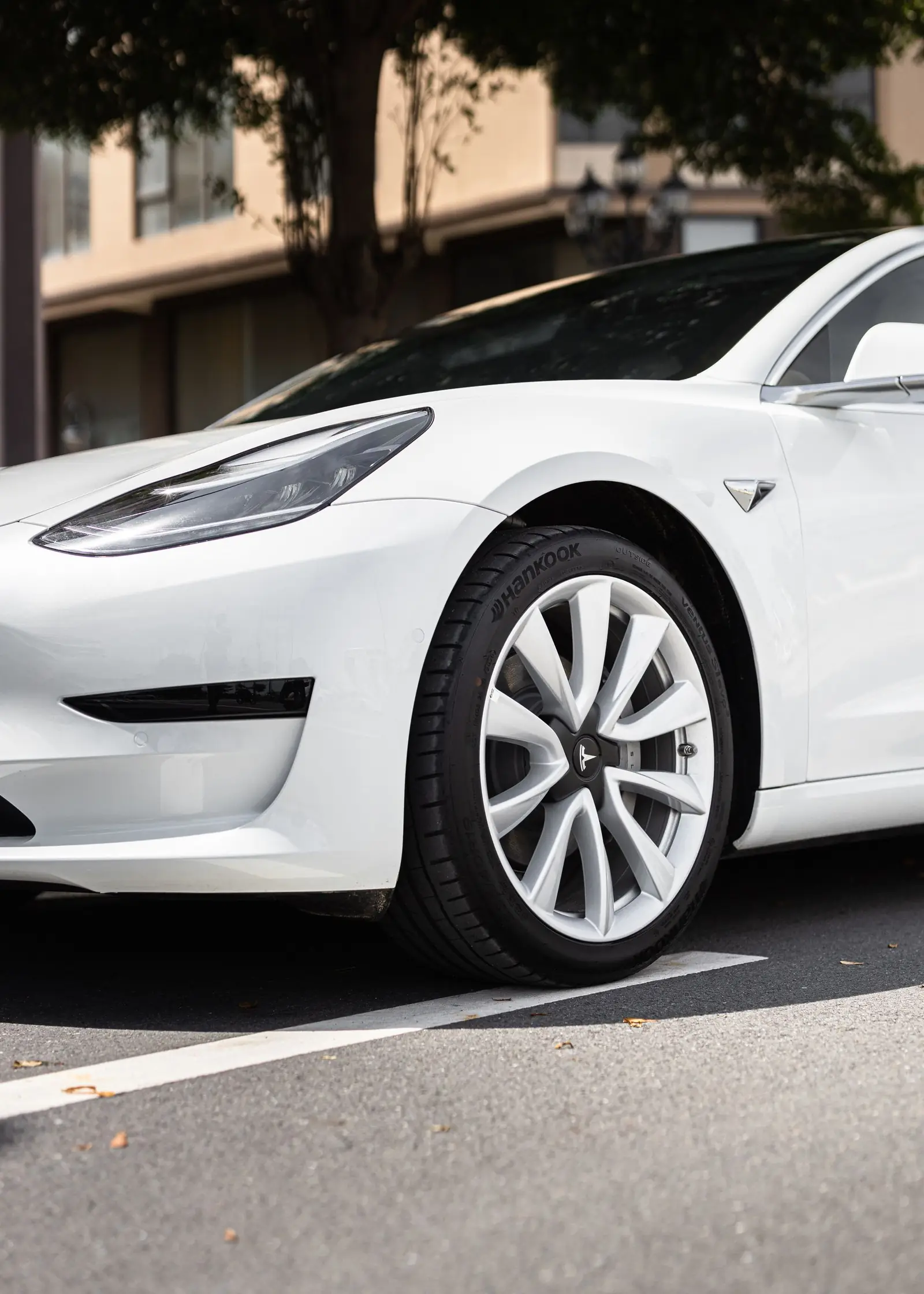 Tesla Model 3 (imagen ilustrativa de un anuncio de ejemplo)